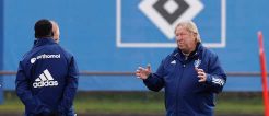 Der neue HSV Coach Horst Hrubesch will doch noch den Aufstieg schaffen